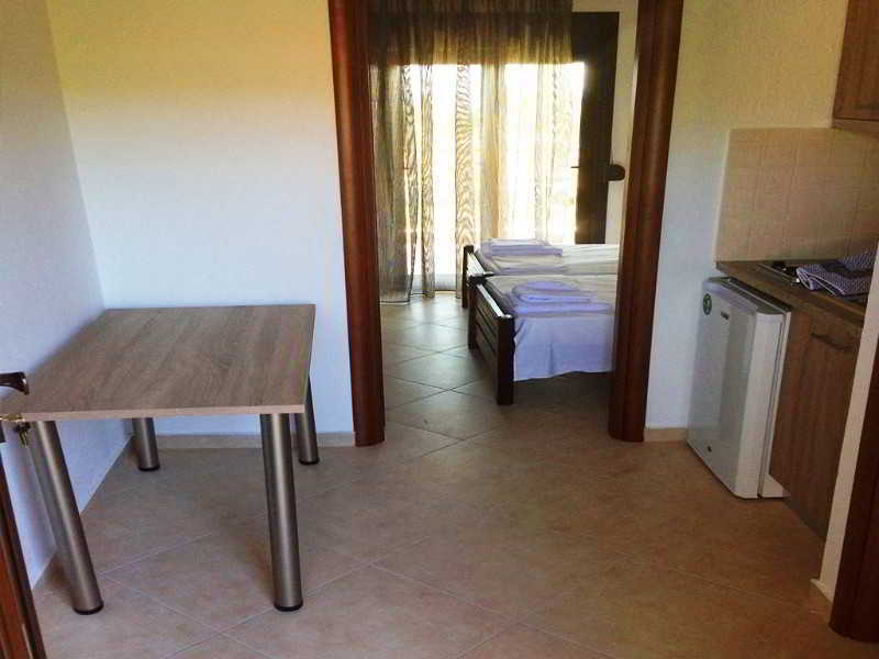 Paradisos Apartments เนอา สกีโอนี ภายนอก รูปภาพ